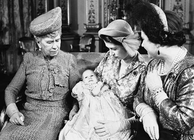 Únos, převoz zesnulé královny i záhadná nehoda. Princezna Anna slaví 75 let