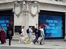 Londýnský Selfridges na Oxford Street bhem koronaviru (28. ervence 2020)