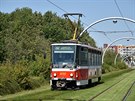 Tramvaj Tatra T6A5 íslo 8727 na výlukové lince 32 do Barrandova. (pozn. S...