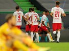 Fotbalisté nmeckého Lipska vetn Patrika Schicka slaví gól ve tvrtfinále...