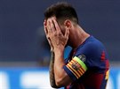Zklamaný Lionel Messi, kapitán Barcelony, bhem tvrtfinálového boje Ligy...