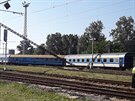 V eleznin stanici Tinov vykolejily dva vagony rychlku. (13. srpna 2020)