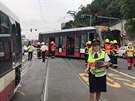 V Radlick� ulici v Praze vykolejila tramvaj po st�etu s autobusem MHD. (18....
