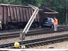 Sráka elezniních vagon s autem ve Mstticích (14. srpna 2020)