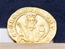 Dukát Karla IV. je souástí pokladu 435 zlatých a stíbrných mincí, jejich...