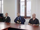 Krajský soud v Plzni zprostil obaloby expolicistu Martina Novotného (vlevo) a...
