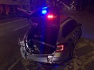 Tramvaj v Praze nabourala do policejn�ho auta. M�lo zapnut� maj�ky