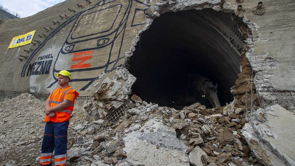 Nový tunel u Mezna zkrátí cestu do Budějovic o dva kilometry, časově o polovinu