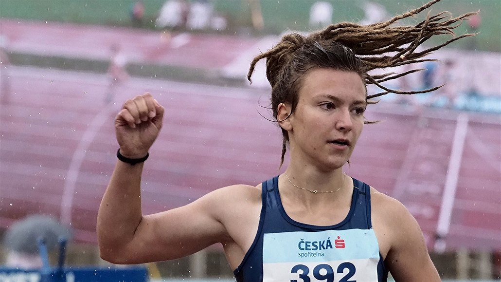Barbora Malíková na mistrovství eské republiky v atletice do 22 let (16. 6....
