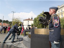 Pietní vzpomínka, která u pomníku letc RAF na praském Klárov v den 75....