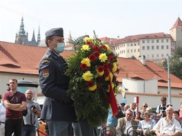 Pietní vzpomínka, která u pomníku letc RAF na praském Klárov v den 75....