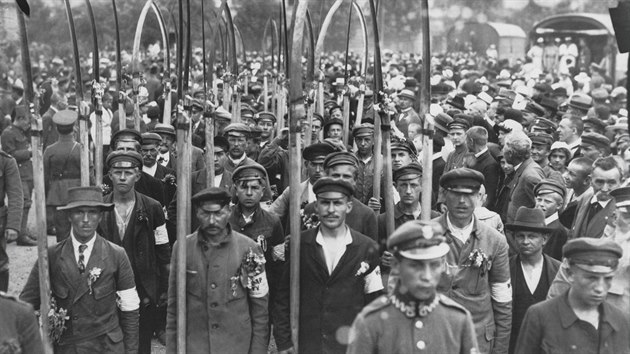 Bitva o Varšavu 1920. Polští dobrovolníci vyzbrojení kosami