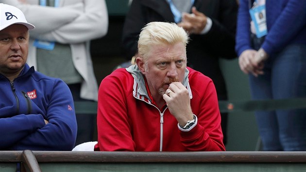 Boris Becker sleduje souboj svho svence Novaka  Djokovie s Tomem Berdychem.