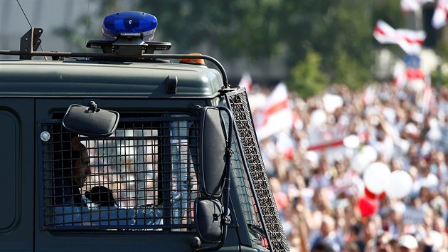 Na prbh rozshl protivldn demonstrace v centru Minsku dohl policie. (16. srpna 2020)