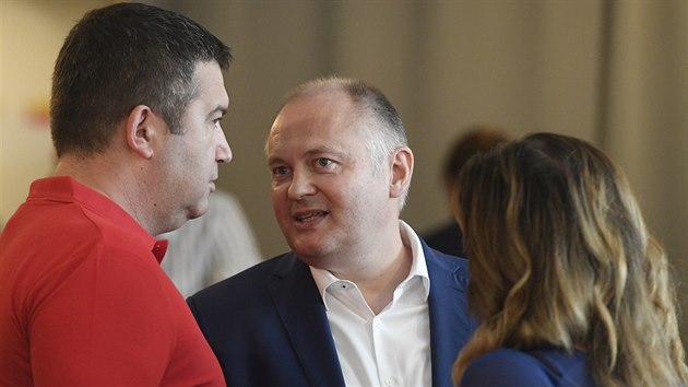 Předseda ČSSD Jan Hamáček (vlevo) a volební manažer strany Michal Hašek se 17. srpna 2020 v Praze zúčastnili tiskové konference k zahájení volební kampaně ČSSD do zastupitelstev krajů.