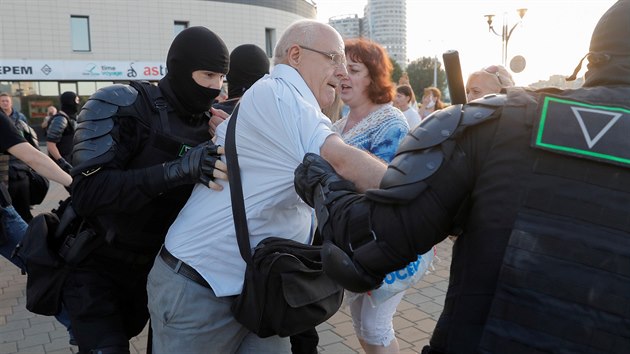 Druh veer v ad vyly do ulic Minsku tisce demonstrant. (10. srpna 2020)