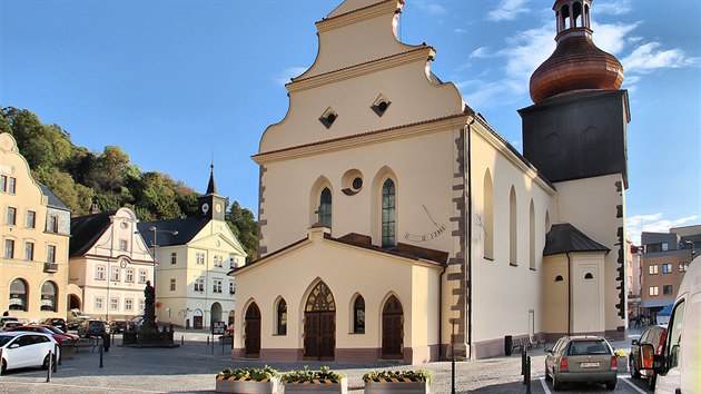 Kostel sv. Vavince, uprosted bval radnice, ve kter sdl Mstsk informan centrum.