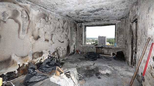 Stav bytu v 11. poschodí panelového domu v Bohumíně, kde v sobotu 8. srpna při požáru zemřelo 11 lidí.