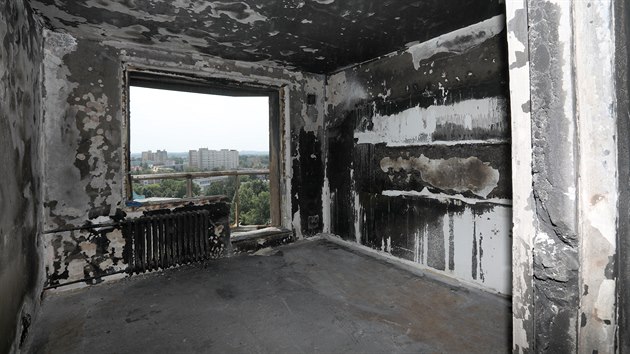 Stav bytu v 11. poschodí panelového domu v Bohumíně, kde v sobotu 8. srpna při požáru zemřelo 11 lidí. (9. srpna 2020)