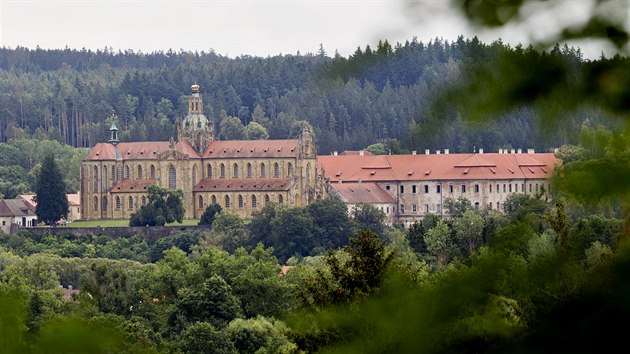 Klter benediktin v Kladrubech na Tachovsku prochz dal rekonstrukc. Za penze z evropskho dotanho programu bude obnoven star konvent a rajsk zahrada.