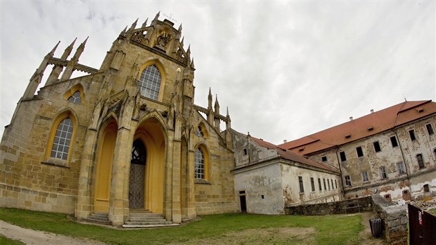 Kl�ter benediktin� v Kladrubech na Tachovsku proch�z� dal�� rekonstrukc�. Za pen�ze z evropsk�ho dota�n�ho programu bude obnoven star� konvent a rajsk� zahrada.