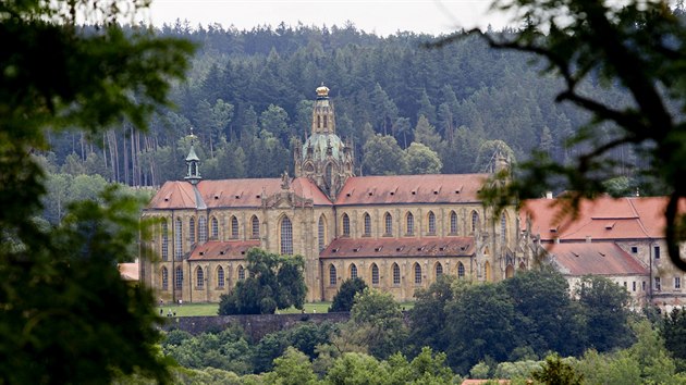 Kl�ter benediktin� v Kladrubech na Tachovsku proch�z� dal�� rekonstrukc�. Za pen�ze z evropsk�ho dota�n�ho programu bude obnoven star� konvent a rajsk� zahrada.