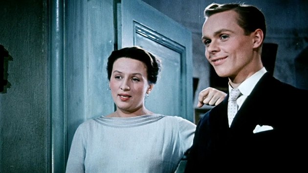 Msc nad ekou. Slavn film z roku 1953. Dana Medick jako Slvka Hlubinov a Eduard Cupk v roli Vilka Rokota.