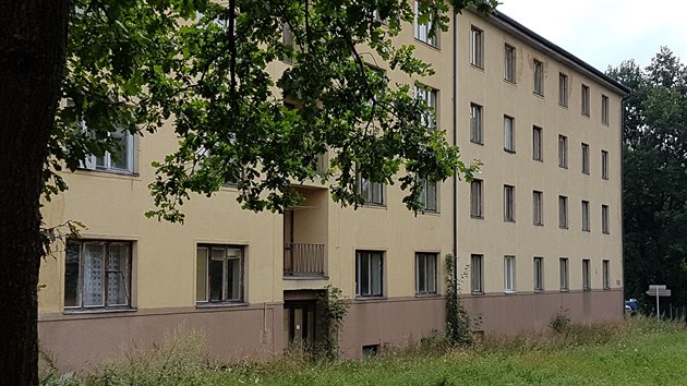 Ani dvaadvacet let od podání žaloby není jasné, komu patří budova bývalé ubytovny v centru Litvínova. 