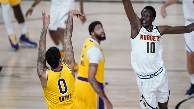 Kyle Kuzma z Los Angeles Lakers stl vtzn tbodov ko v utkn proti...