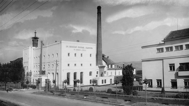 Snímek uherskobrodského pivovaru z roku 1937, kdy byla dokončená jeho rozsáhlá modernizace.