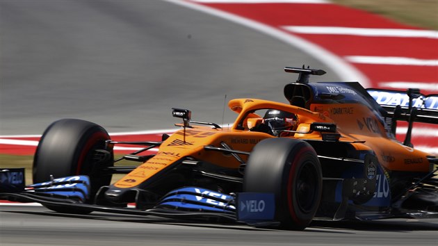 Carlos Sainz z McLarenu v kvalifikaci Velk ceny panlska F1.