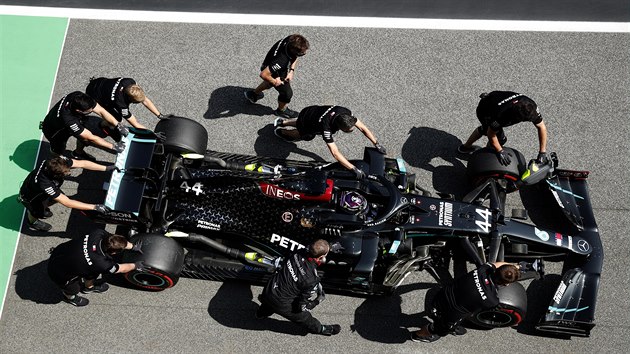 Lewis Hamilton z Mercedesu ped kvalifikac na Velkou cenu panlska F1: