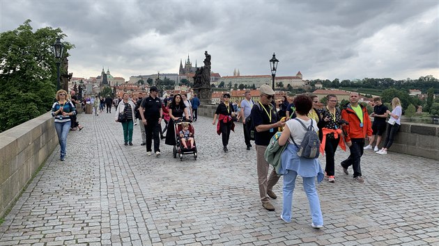 Turist se sice do Prahy vrtili, ale esk statistick ad zaznamenal devadestiprocentn propad v cestovnm ruchu. (9.ervence 2020)