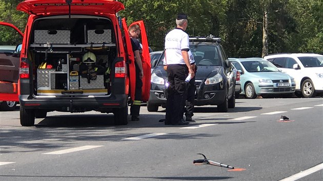 Chodce v Kladn pejelo auto, idi z msta nehody odjel. Pozdji se policistm sm piznal, ale odmtl orientan test na drogy. (12.8.2020)