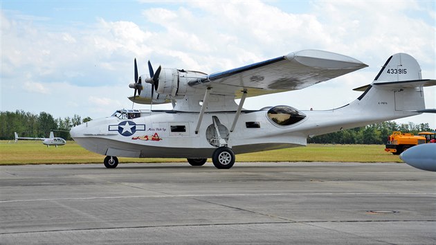 Na chebsk leteck den pilet mimo jin tak nejslavnj hydropln nmonictva Spojench stt za druh svtov vlky - Consolidated PBY Catalina. Takto se lidem pedstavil v roce 2012 na leteckm dni v Plzni - Lnch.