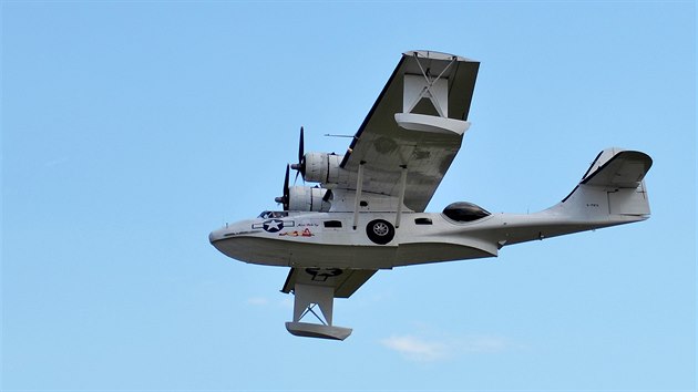 Na chebsk leteck den pilet mimo jin tak nejslavnj hydropln nmonictva Spojench stt za druh svtov vlky - Consolidated PBY Catalina. Takto se lidem pedstavil v roce 2012 na leteckm dni v Plzni - Lnch.