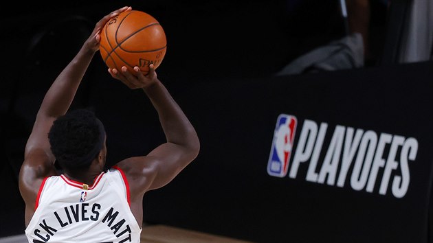 Pascal Siakam z Toronta stl na ko Brooklynu.