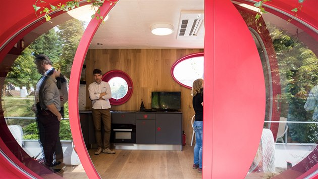 Nahlédnutí do prvního plovoucího 3D tištěného domu v Česku (18. srpna 2020)