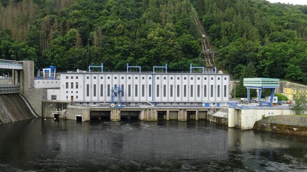 Budova stedotlak elektrrny. Vysokotlak peerpvac elektrrna je od roku 1996 umstna v budov na snmku vpravo dole