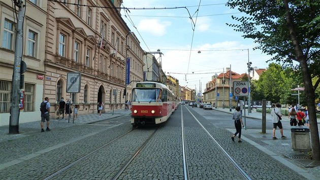 Pohled na vůz tramvaje, se kterou Chodounský v pondělí na lince 15 zažil komplikace na trase a téměř hodinové zpozdění. (17. srpna 2020)