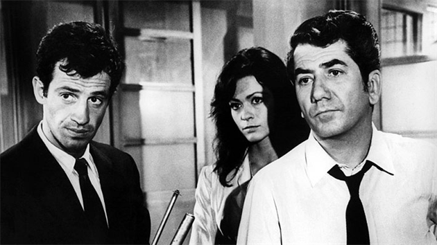 Jean-Paul Belmondo, Marie Versini a Daniel Gélin ve filmu Hoří v Paříži? (1966)