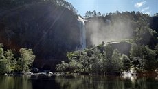 Vodopád ve fjordu Eidsfjorden
