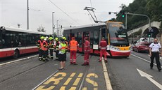 Dopravu v Radlické ulici na Praze 5 v úterý ráno zkomplikovala nehoda tramvaje...