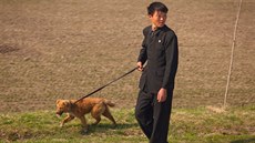 Obyvatel Severní Koreje se psem