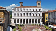 Piazza Vecchia neboli Staré nám�stí v Bergamu b�n� kypí �ivotem. B�hem na�í...