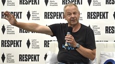 Reisér Václav Marhoul bhem natáení filmu Nabarvené ptáe