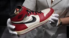 Boty basketbalisty Michaela Jordana Nike Air Jordan 1 High z roku 1985 se v...