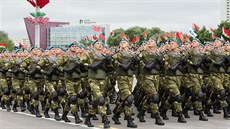 Bloruské speciální síly bhem pehlídky v Minsku