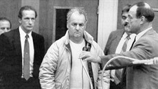 Osminásobný vrah Arthur Shawcross (uprosted) vypovídá u soudu v americkém...
