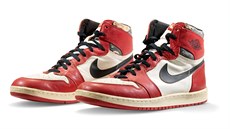 Boty basketbalisty Michaela Jordana Nike Air Jordan 1 High z roku 1985 se v...